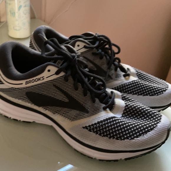 Brooks revel running sneakers - Picture 2 of 4